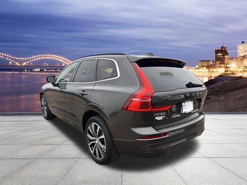 2022 Volvo XC60 B5 Momentum