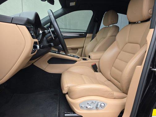 2022 Porsche Macan AWD