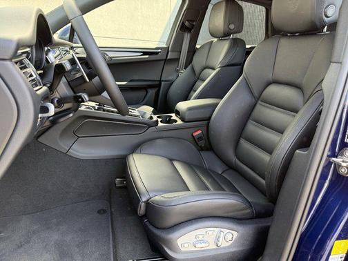 2025 Porsche Macan AWD