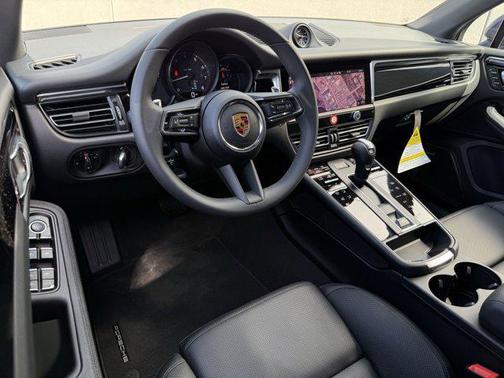 2025 Porsche Macan AWD