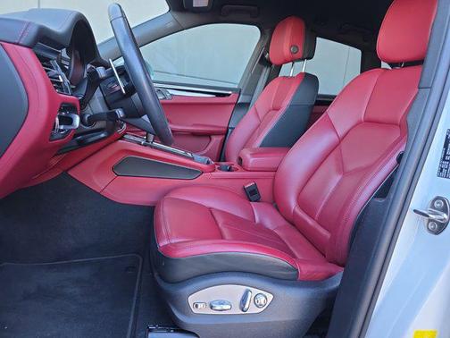 2022 Porsche Macan AWD