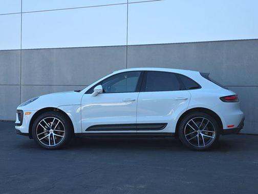 2022 Porsche Macan AWD