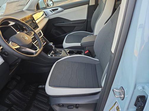 Monument Gray 2026 Volkswagen Taos SE
