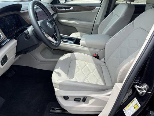 2025 Volkswagen Atlas 2.0T SE