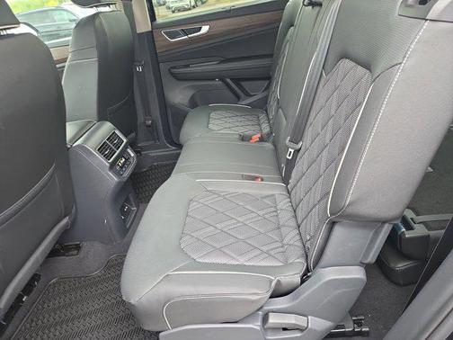 deep black pearl 2026 Volkswagen Atlas 2.0T SEL Premium R-Line 4MOTION