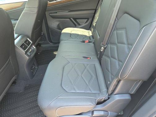 silver mist metallic 2026 Volkswagen Atlas 2.0T SE w/Technology