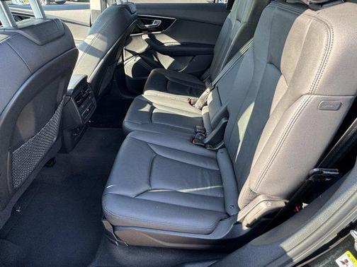2024 Audi Q7 45 Premium Plus