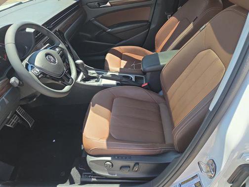 'WHITE' 2022 Volkswagen Passat 2.0T Limited Edition