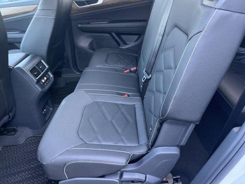 2025 Volkswagen Atlas 2.0T SE
