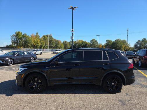2024 Volkswagen Tiguan 2.0T SE R-Line Black
