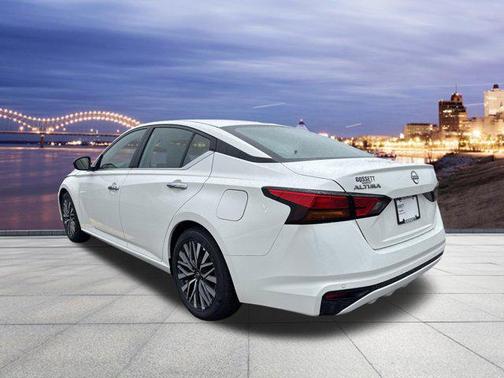 Glacier White 2025 Nissan Altima SV FWD