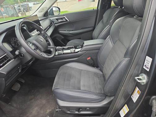 Graphite Gray 2025 Mitsubishi Outlander SE S-AWC