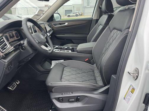 2025 Volkswagen Atlas 2.0T SEL Premium R-Line 4MOTION