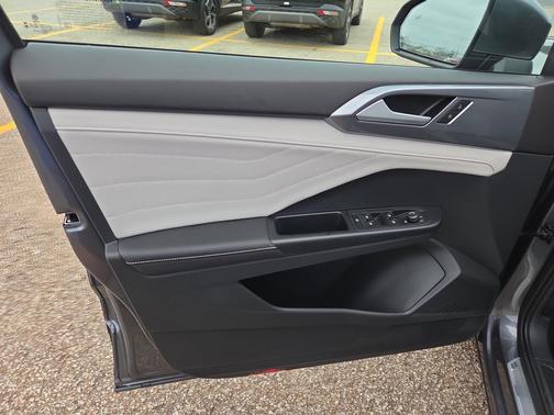 Platinum Gray Metallic 2025 Volkswagen Taos 1.5T SEL