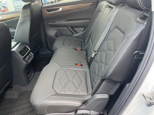 2025 Volkswagen Atlas 2.0T SE