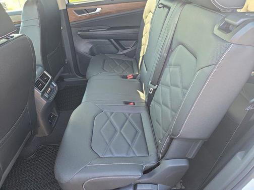 2026 Volkswagen Atlas 2.0T SE w/Technology 4MOTION