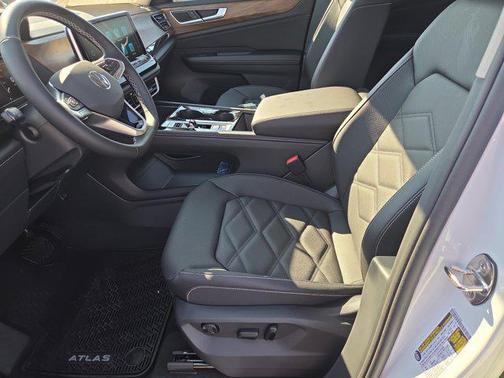 2026 Volkswagen Atlas 2.0T SE w/Technology 4MOTION