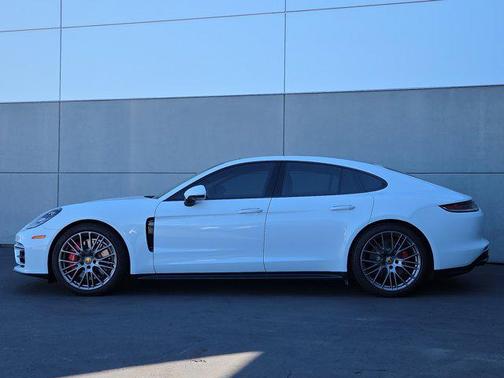 2023 Porsche Panamera GTS
