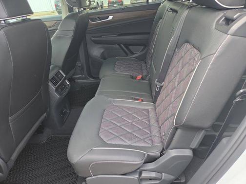 opal white pearl 2026 Volkswagen Atlas 2.0T SEL Premium R-Line 4MOTION