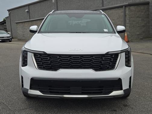 white 2025 Kia Sorento S FWD