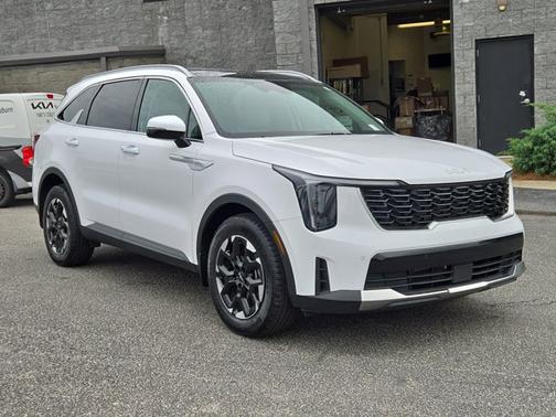 white 2025 Kia Sorento S FWD