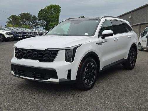 white 2025 Kia Sorento S FWD