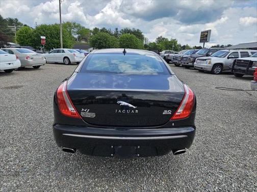 2013 Jaguar XJ Base