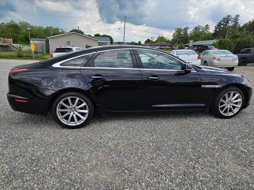 2013 Jaguar XJ Base