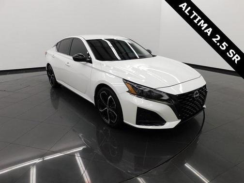 2023 Nissan Altima SR FWD
