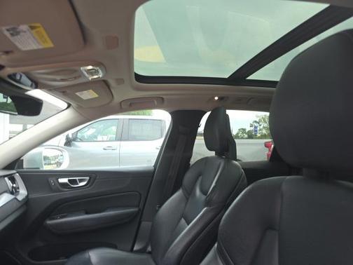 2018 Volvo XC60 T5 Momentum