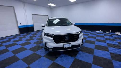 Platinum White Pearl 2025 Honda Pilot