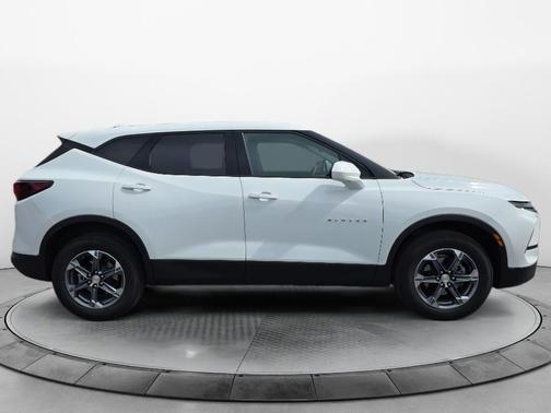 Summit White 2025 Chevrolet Blazer 2LT