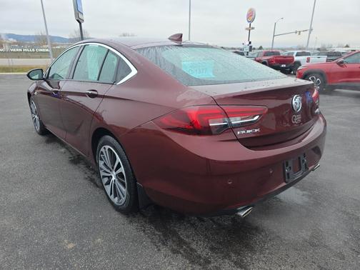 2018 Buick Regal Sportback Essence