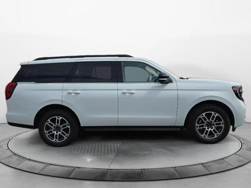 Oxford White 2025 Ford Expedition Active