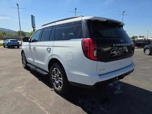 Oxford White 2025 Ford Expedition Active