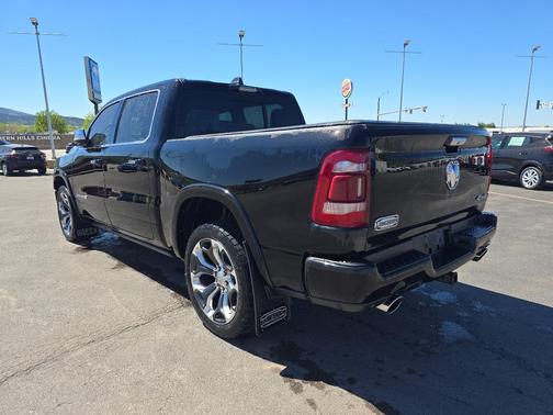 Diamond Black Crystal Pearlcoat 2022 RAM 1500 Longhorn
