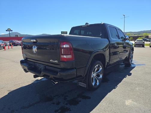 Diamond Black Crystal Pearlcoat 2022 RAM 1500 Longhorn