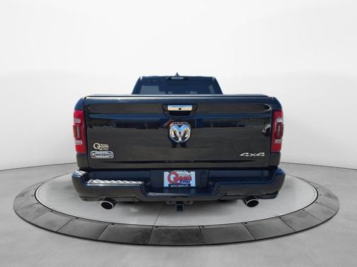 Diamond Black Crystal Pearlcoat 2022 RAM 1500 Longhorn