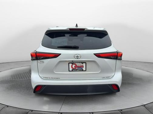 2022 Toyota Highlander LE