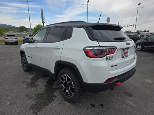 Bright White Clearcoat 2025 Jeep Compass Trailhawk