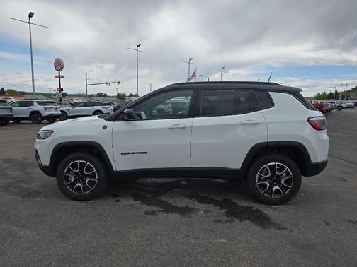 Bright White Clearcoat 2025 Jeep Compass Trailhawk
