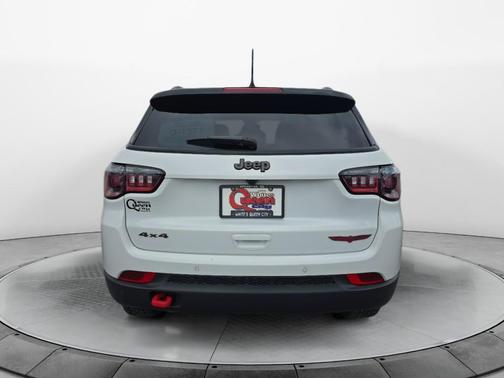 Bright White Clearcoat 2025 Jeep Compass Trailhawk