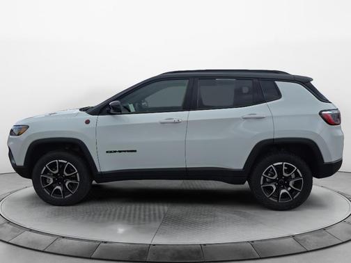 Bright White Clearcoat 2025 Jeep Compass Trailhawk