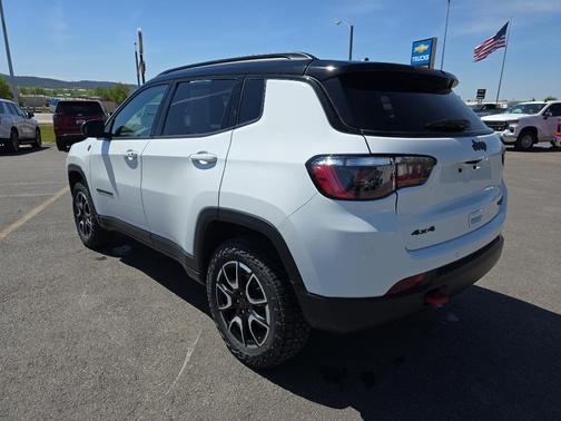Bright White Clearcoat 2025 Jeep Compass Trailhawk