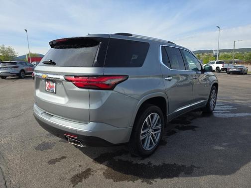 Sterling Gray Metallic 2023 Chevrolet Traverse High Country