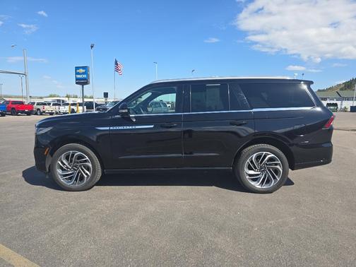 Infinite Black Metallic Clearcoat 2025 Lincoln Navigator Reserve