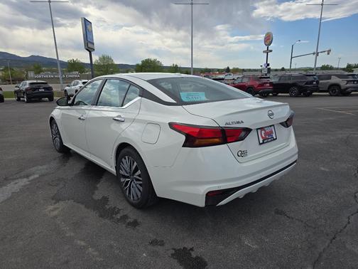 Glacier White 2025 Nissan Altima SV FWD