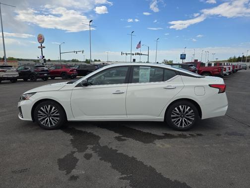Glacier White 2025 Nissan Altima SV FWD
