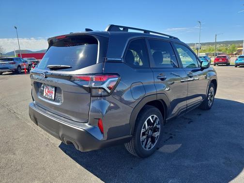 Magnetite Gray Metallic 2025 Subaru Forester Premium