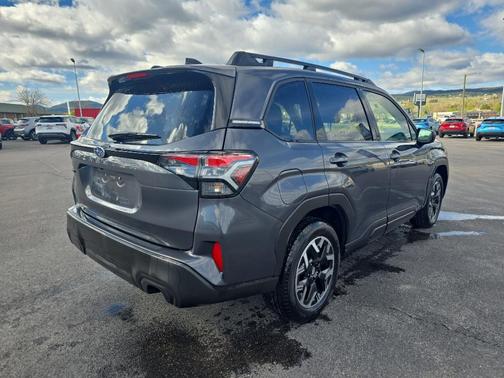 Magnetite Gray Metallic 2025 Subaru Forester Premium